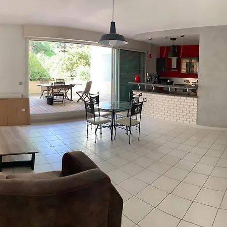 Super Arbore Avec Barbecue Et Parking Daire *